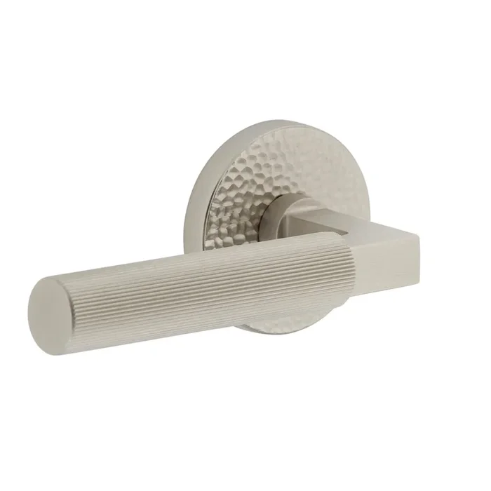 Circolo Hammered Rosette with Contempo Fluted Lever – Satin Nickel