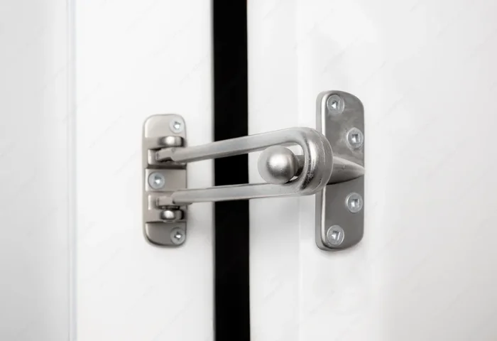 Richelieu Security Latch – Durable Cabinet Hardware for Enhanced Safety