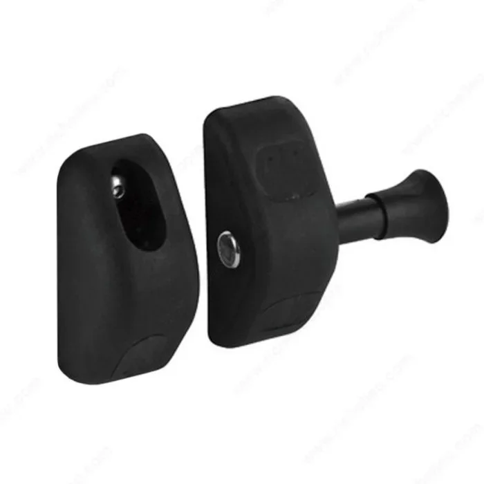 Side-Pull Magnetic Safety Gate Latch by Richelieu